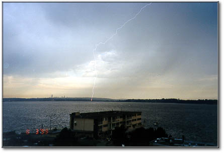 lightning striking seattle washington