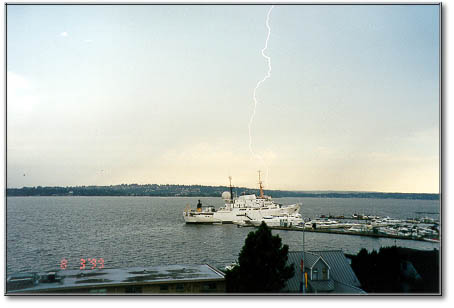 lightning striking seattle washington